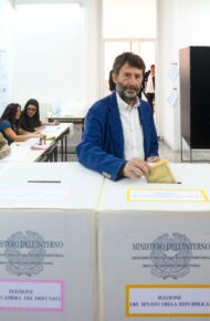 Il ministro della cultura Dario Franceschini vota a Napoli nell’ISIS “D’Este – Caracciolo” di via Giacomo Savarese